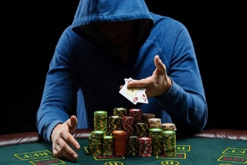 Tìm hiểu chi tiết cho anh em khái niệm bluff trong poker là gì